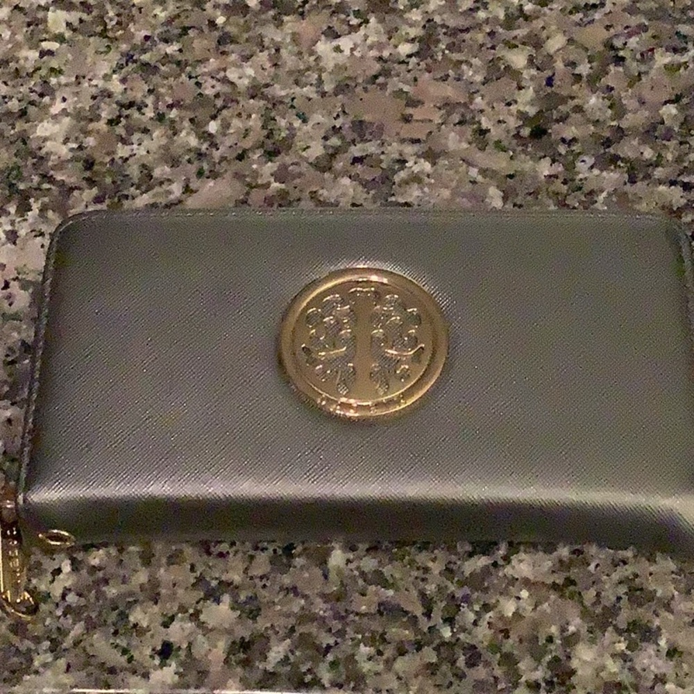 Wallet wristlet